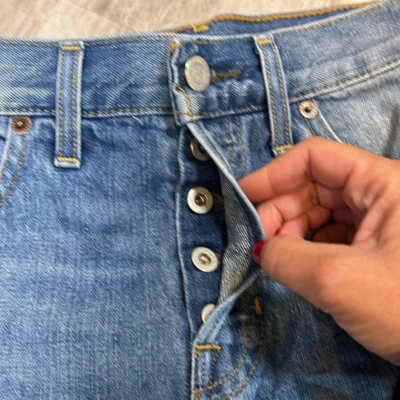 Frye Brand Classic Denim Medium Wash Distressed Cutoff Daisy Dukes Shorts / 26 - Picture 5 of 9